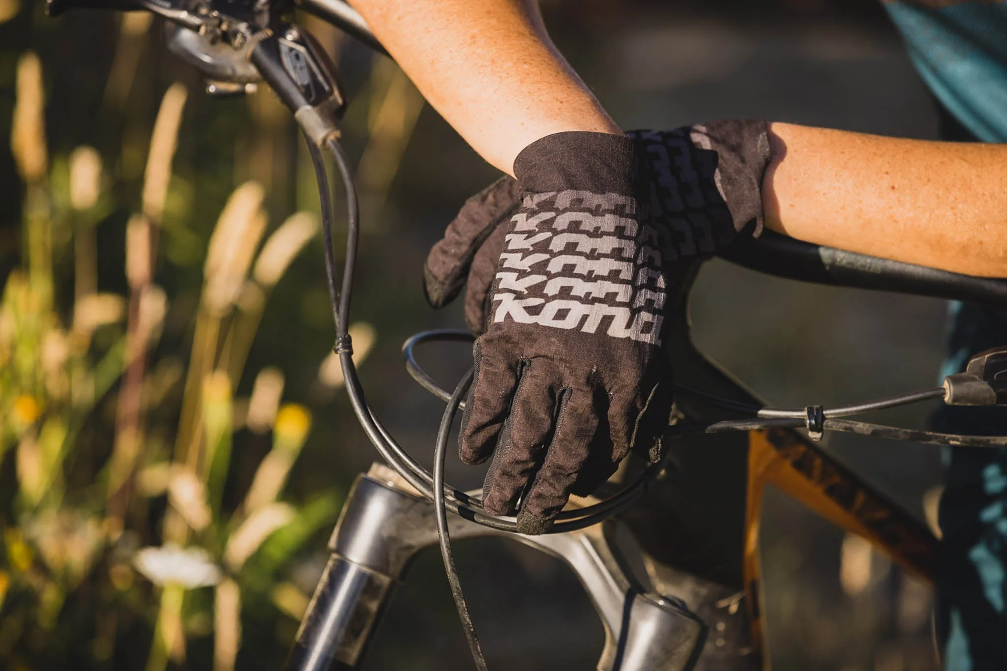 Unisex Nightfall All Mountain Gloves - Image 4